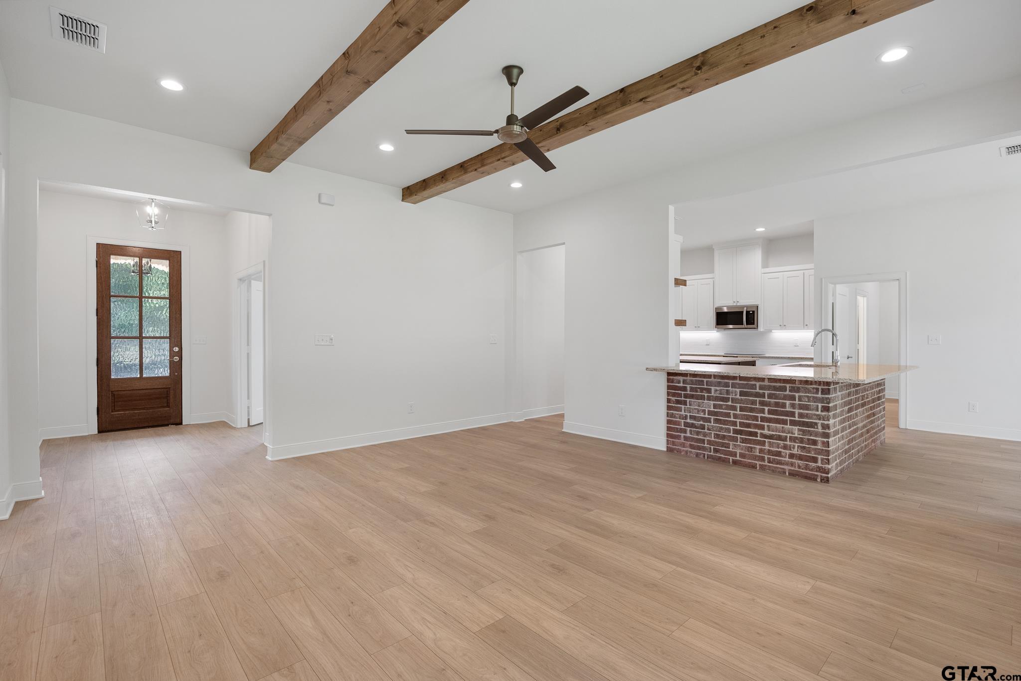 18622-c R 1100 C R 1100 Flint, TX 75762 - Photo 8 of 19 an empty room with wooden floor and windows