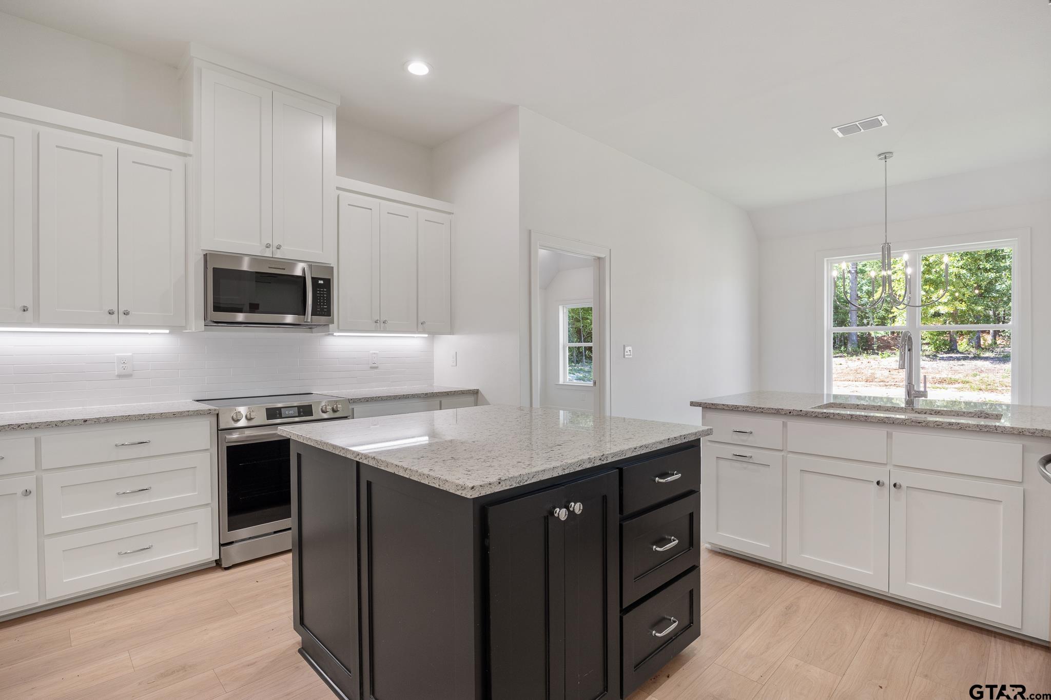 18622-c R 1100 C R 1100 Flint, TX 75762 - Photo 10 of 19 a kitchen with stainless steel appliances granite countertop a stove a sink and a microwave