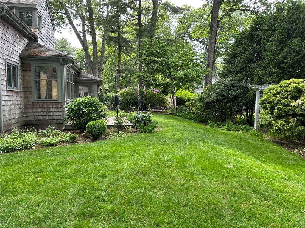 8 Old Chimney Road Barrington, RI 02806 - Photo 4 of 4
