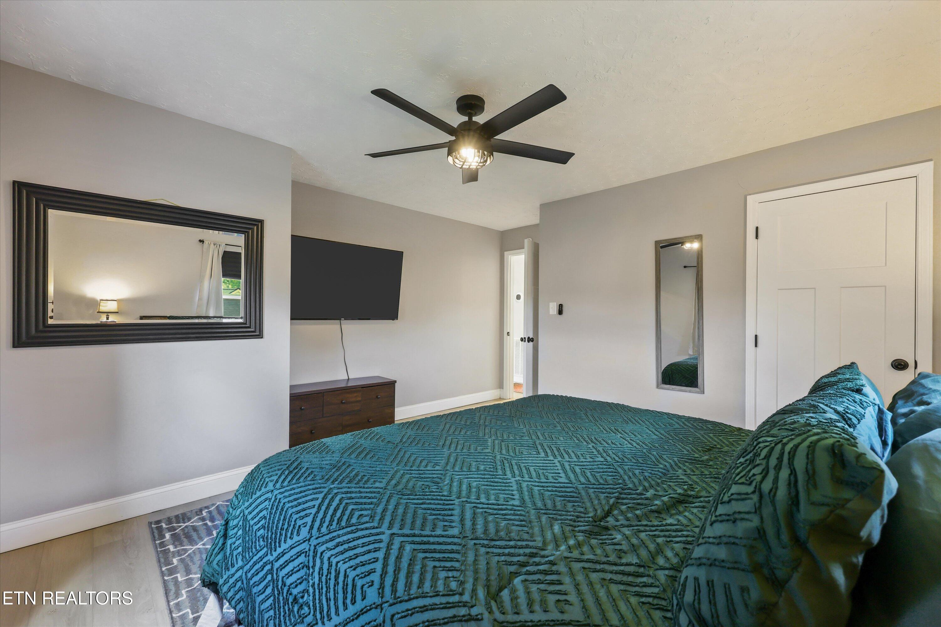 5604 Kentwood Road Knoxville, TN 37912 - Photo 19 of 34 Bedroom 2