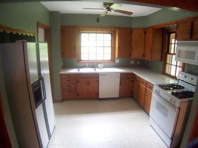 1923 Jersey Ridge Road Davenport, IA 52803 - Photo 5 of 9 Gallery Image 5