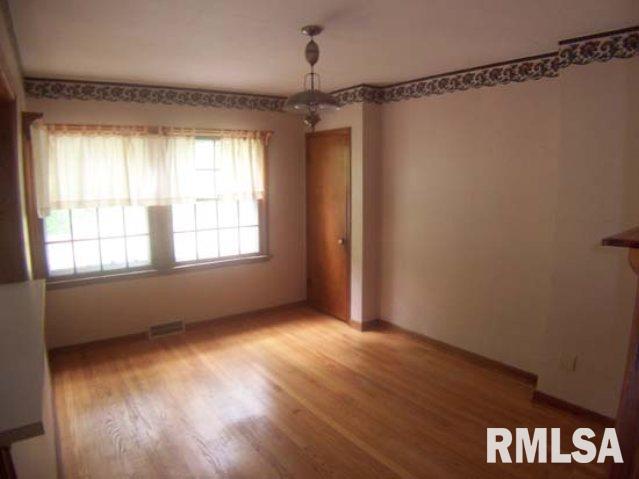 1923 Jersey Ridge Road Davenport, IA 52803 - Photo 6 of 9 Gallery Image 6