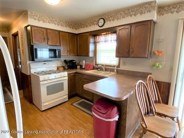 6646 North Welling Road St. Johns, MI 48879 - Photo 17 of 68 Kitchen work area