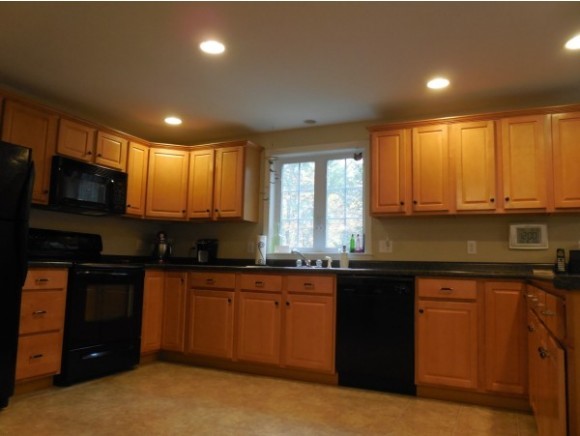 31 Jonathan Avenue Rochester, NH 03839 - Photo 4 of 29