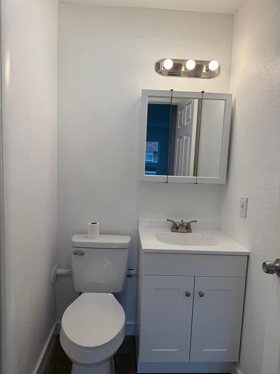 6125 Chesham Drive, Unit 1 New Port Richey, FL 34653 - Photo 28 of 39 a bathroom with a toilet a sink and mirror