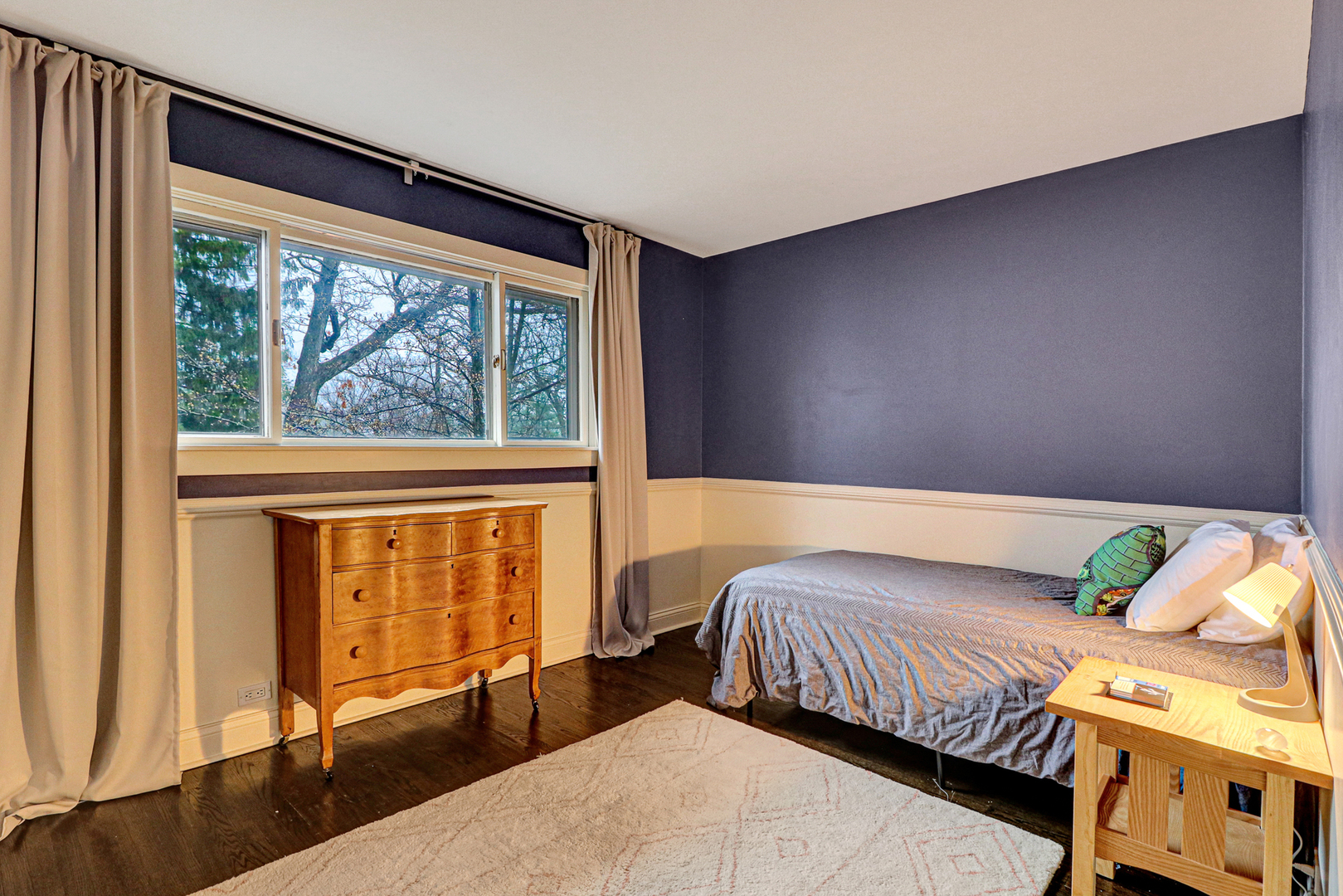 34 Washington Road, Unit 2 Lake Forest, IL 60045 - Photo 14 of 25 a bedroom with a bed and a window