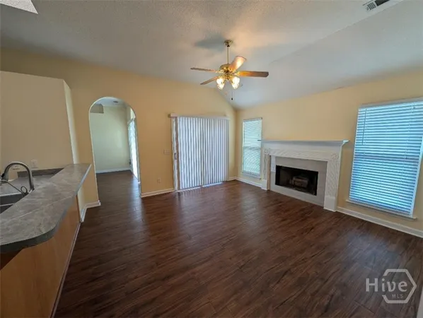 $2,350 | 320 Young Way, Richmond Hill, GA 31324