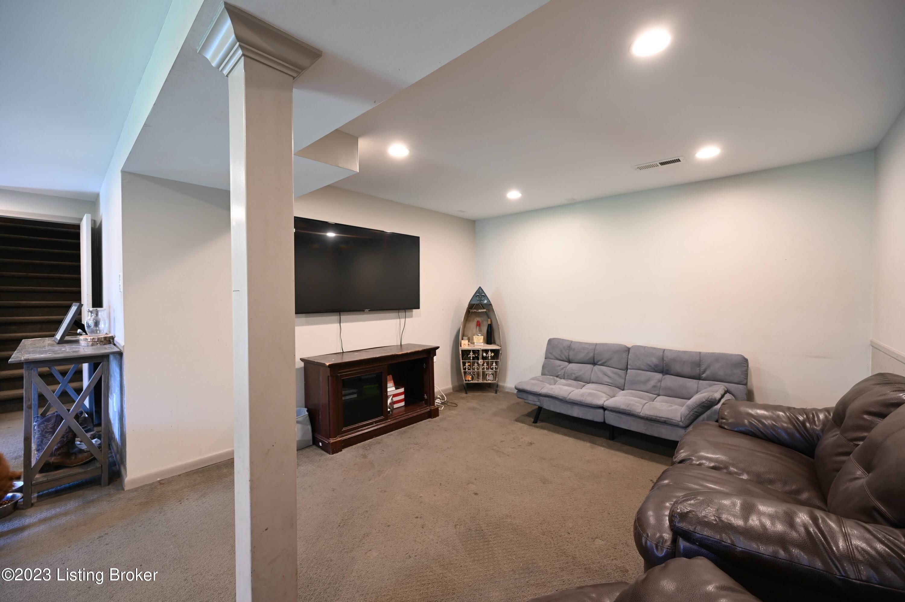 7910 Rochelle Road Louisville, KY 40228 - Photo 22 of 34 DSC_8854