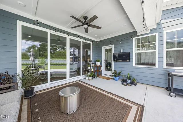 a view of a livingroom with furniture and windows