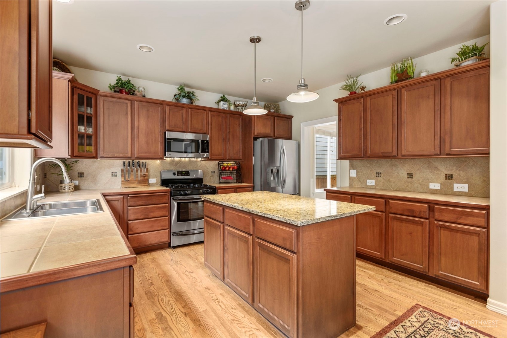 28425 239th Place Southeast Maple Valley, WA 98038 - Photo 8 of 39