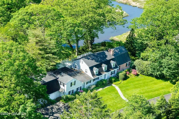 $5,800,000 | 8 Indian Point Lane, Riverside, CT 06878