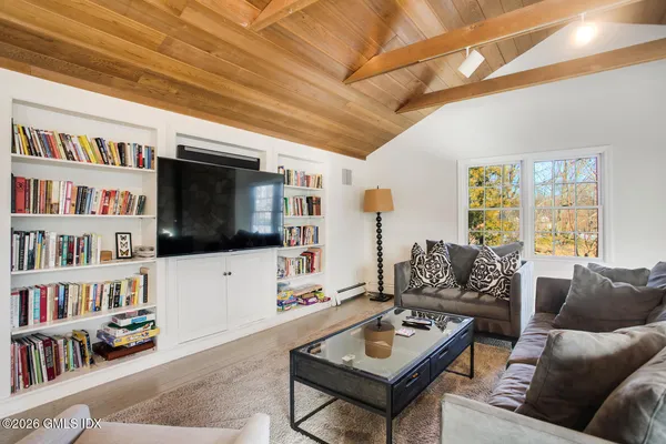 $5,800,000 | 8 Indian Point Lane, Riverside, CT 06878
