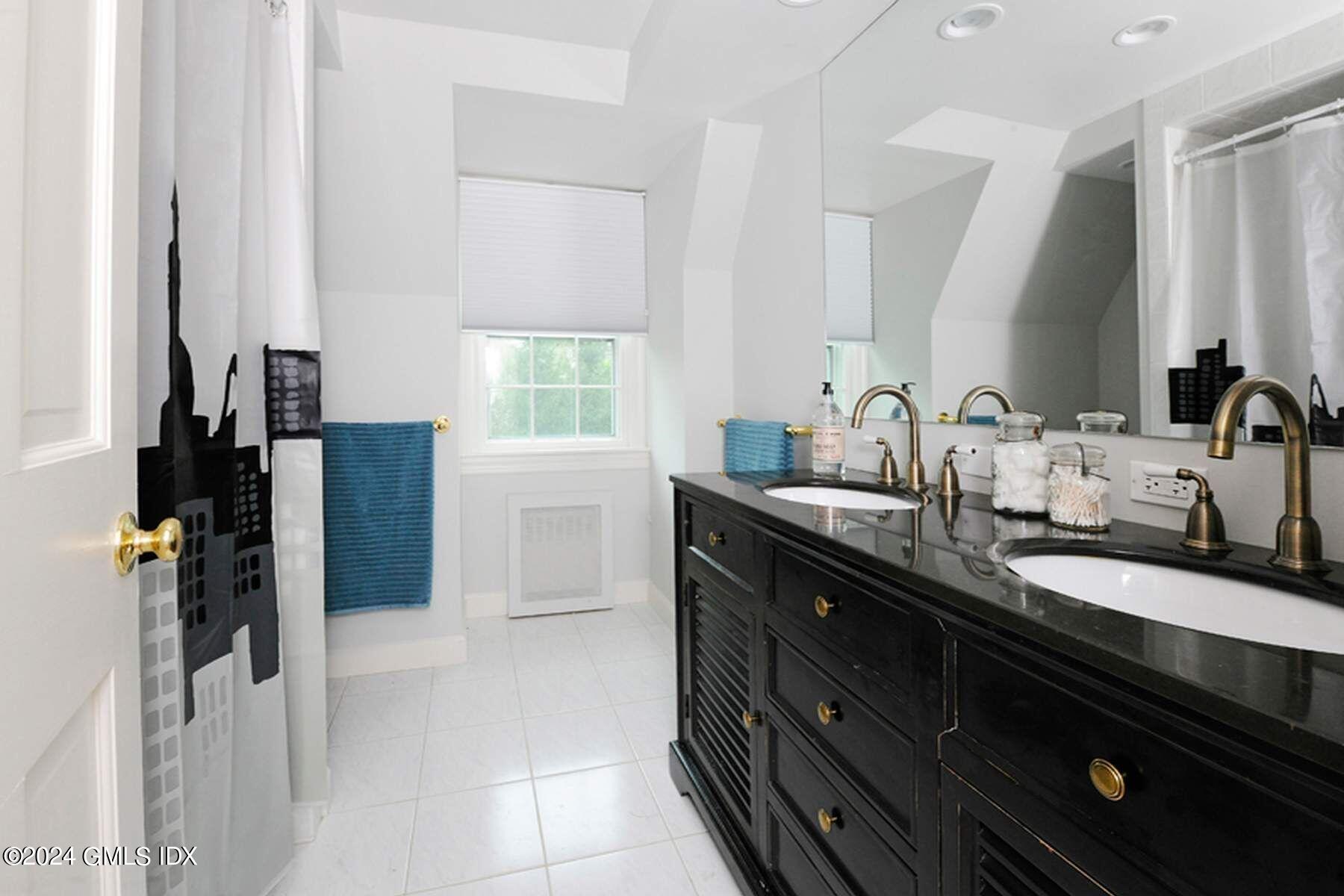 8 Indian Point Lane Riverside, CT 06878 - Photo 19 of 26 Primary suite bath