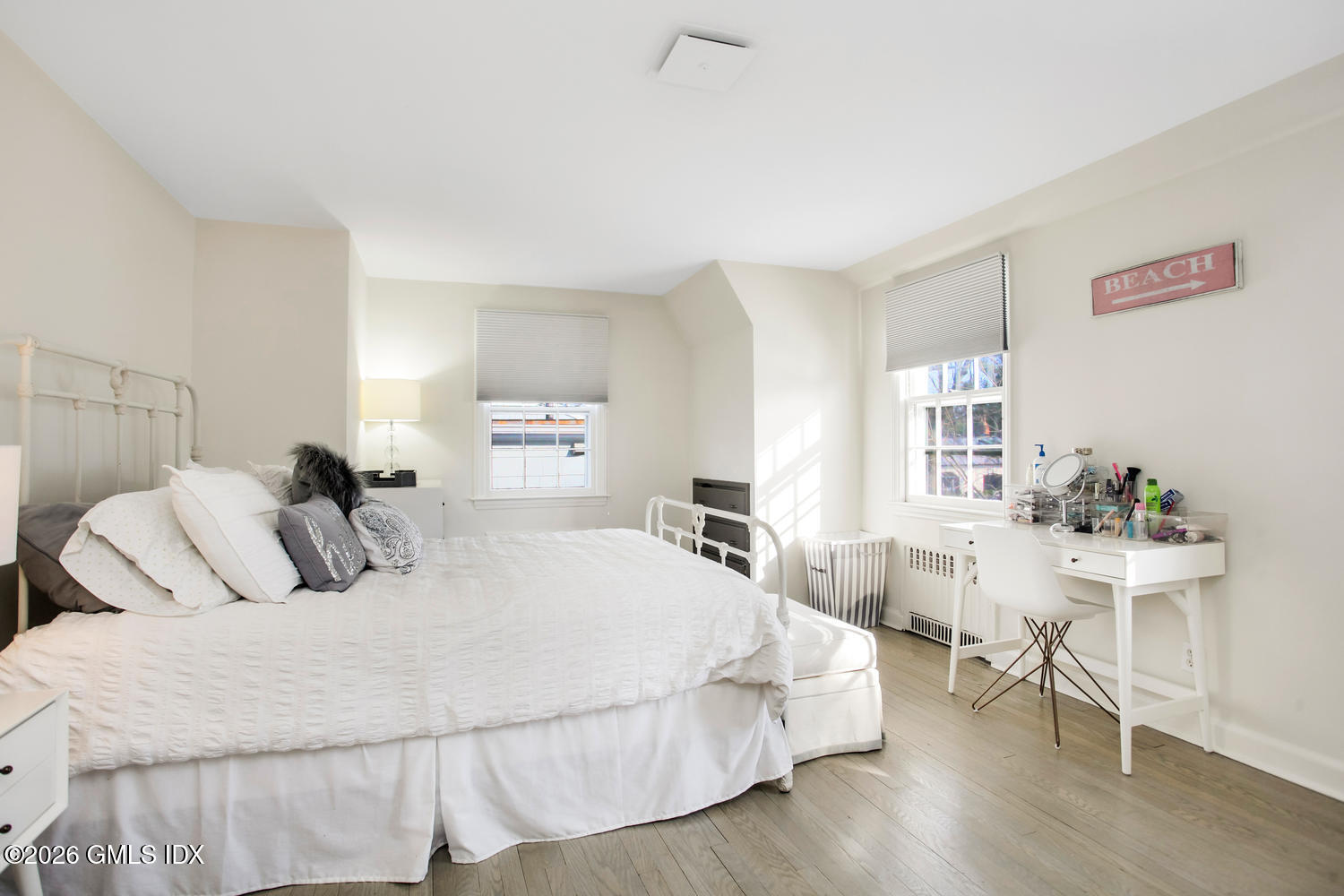 8 Indian Point Lane Riverside, CT 06878 - Photo 20 of 26 family bedroom