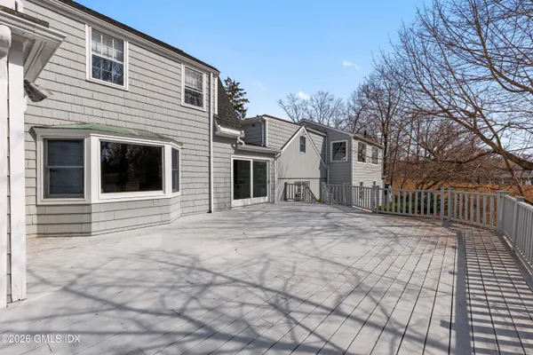 $5,800,000 | 8 Indian Point Lane, Riverside, CT 06878