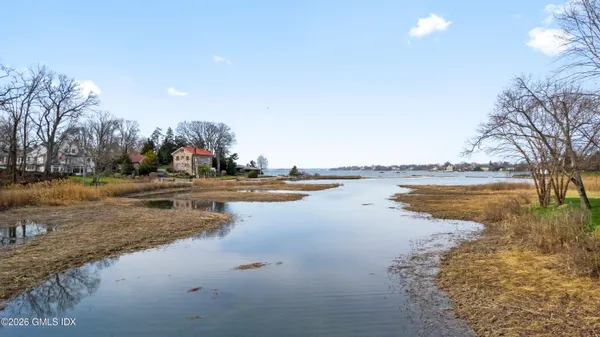 $5,800,000 | 8 Indian Point Lane, Riverside, CT 06878