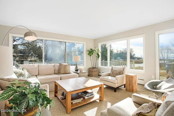 $5,800,000 | 8 Indian Point Lane, Riverside, CT 06878