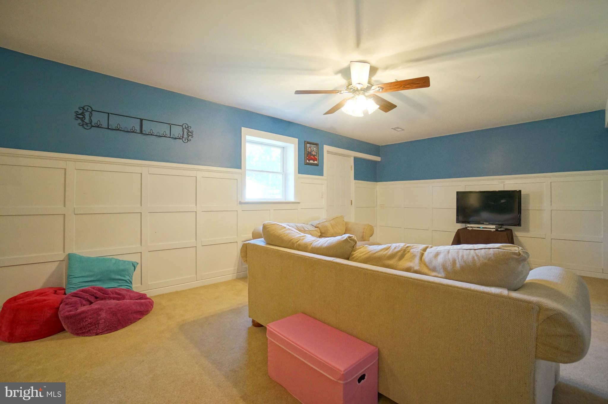 4200 North Hunter Road Hampstead, MD 21074 - Photo 4 of 17 Family Room