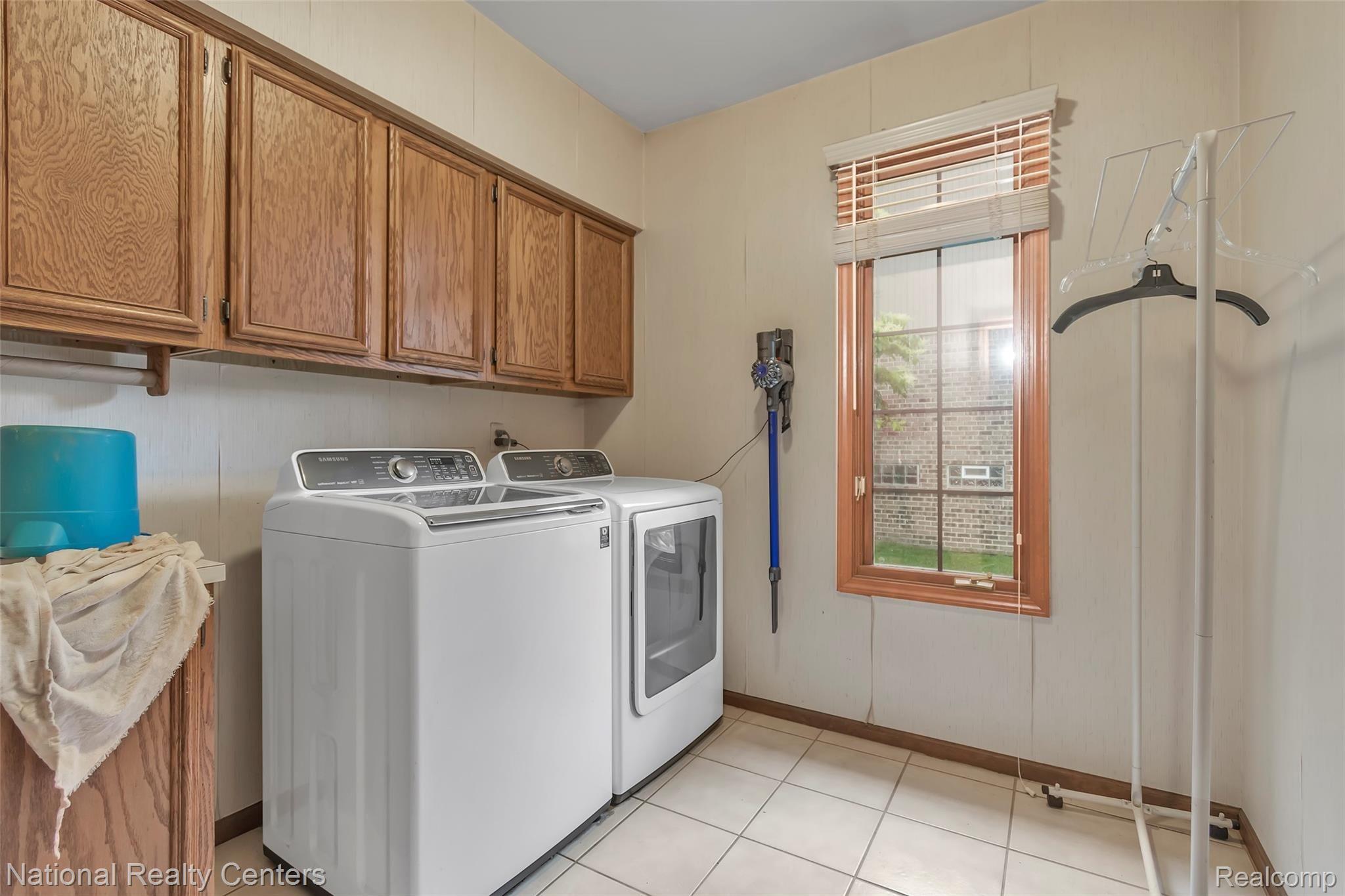 755 Stanford Circle Rochester, MI 48309 - Photo 24 of 47 755-Stanford-Cr-Rochester-Hills-MI-24.jpg