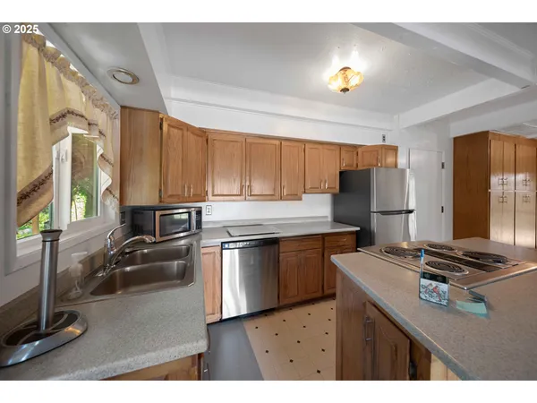 $549,990 | 83049 Siltcoos Station Road, Westlake, OR 97493