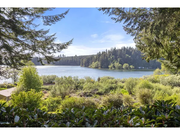 $549,990 | 83049 Siltcoos Station Road, Westlake, OR 97493