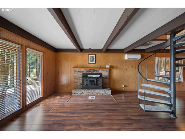 $549,990 | 83049 Siltcoos Station Road, Westlake, OR 97493