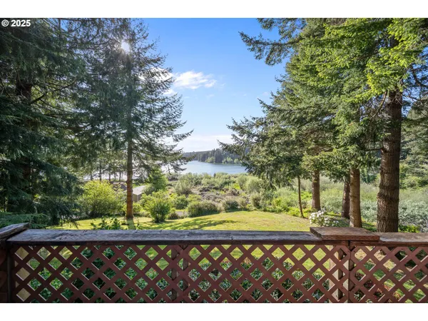 $549,990 | 83049 Siltcoos Station Road, Westlake, OR 97493