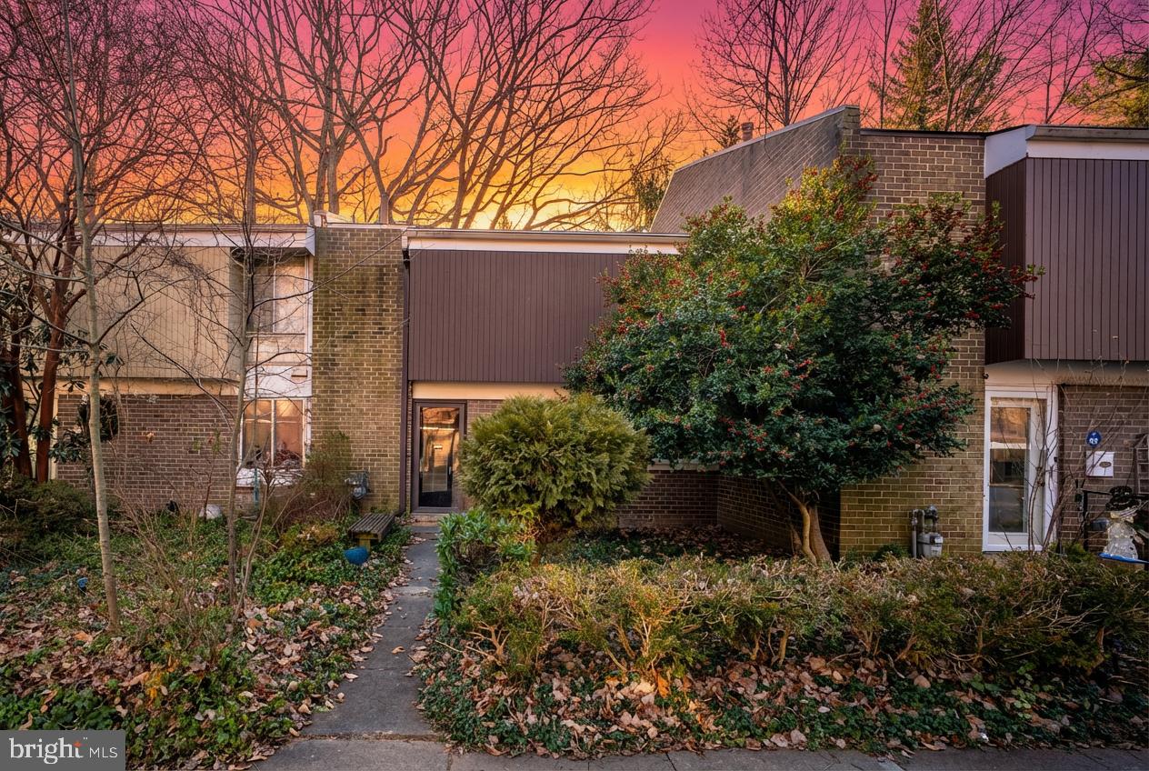 1781 Wainwright Drive Reston, VA 20190 - Photo 2 of 40