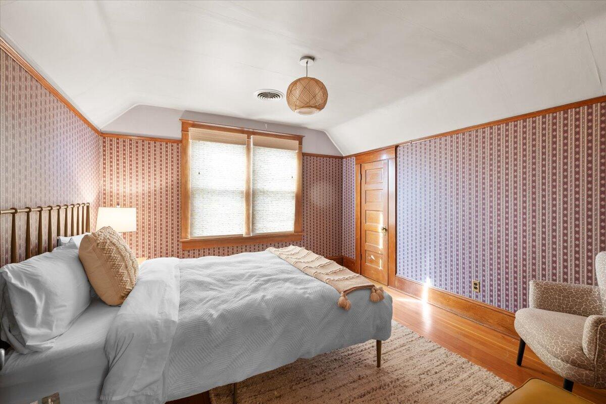 139 Southwest I Street Grants Pass, OR 97526 - Photo 36 of 47 a bedroom with a bed and window