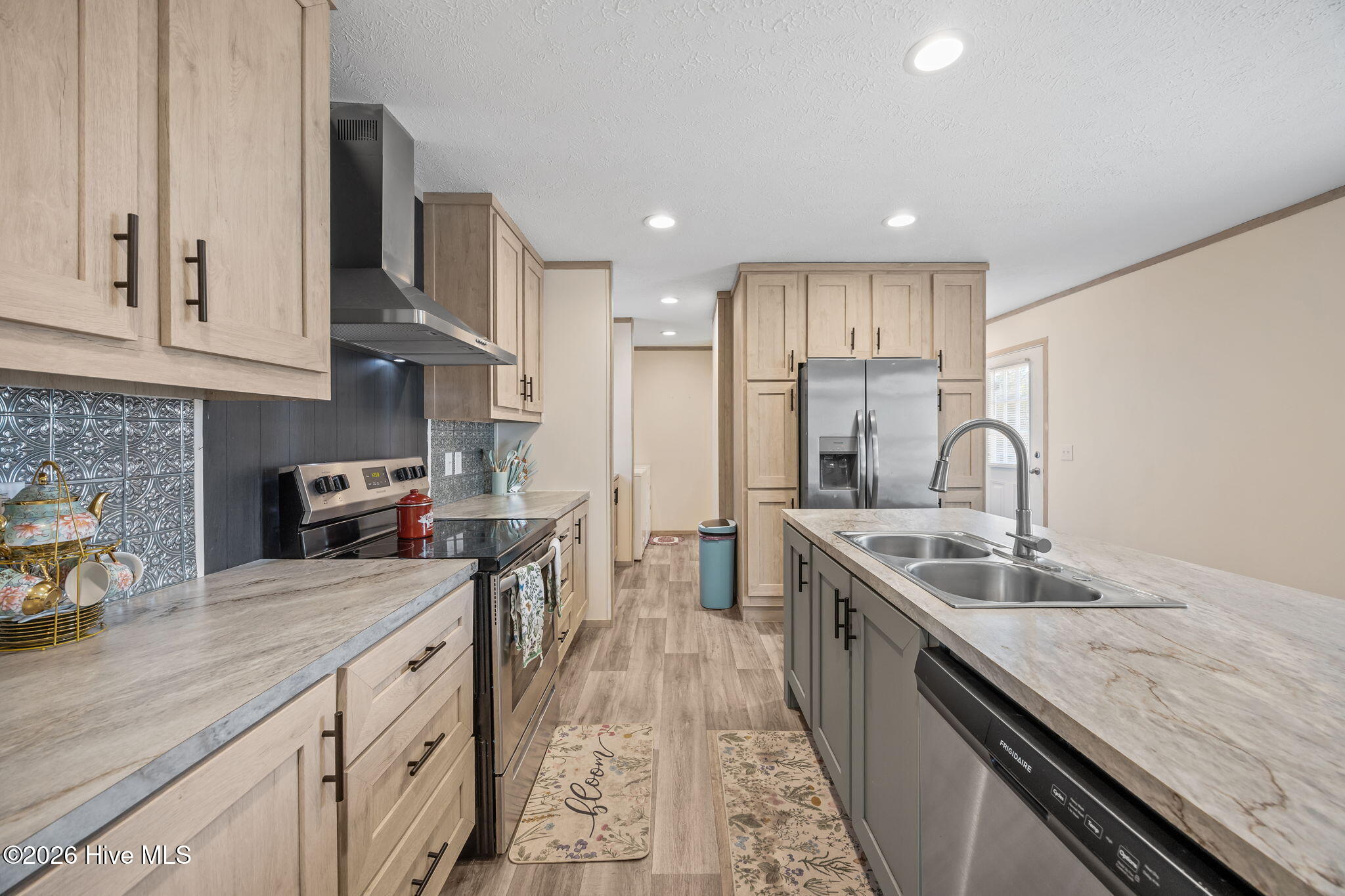 728 James Street Hubert, NC 28539 - Photo 9 of 30 17-web-or-mls-728 James St. 27