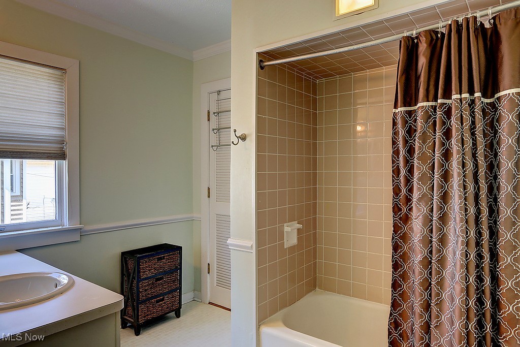 3323 East Fairfax Road Cleveland, OH 44118 - Photo 16 of 24