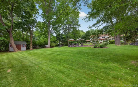 $1,399,999 | 12 Wildwood Drive, Dix Hills, NY 11746