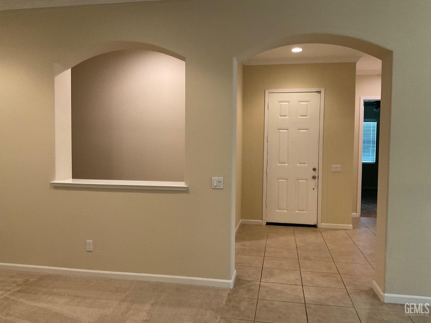 Undisclosed Address Bakersfield, CA 93314 - Photo 12 of 31 an empty room with mirror