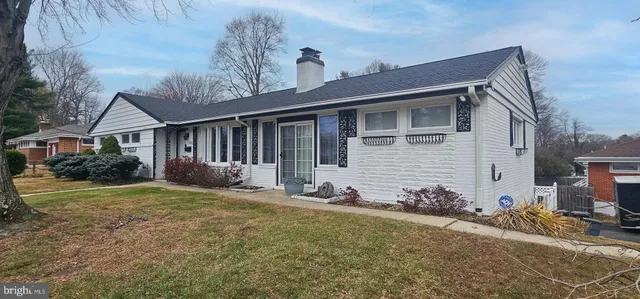 a view of a house with backyard and sitting area