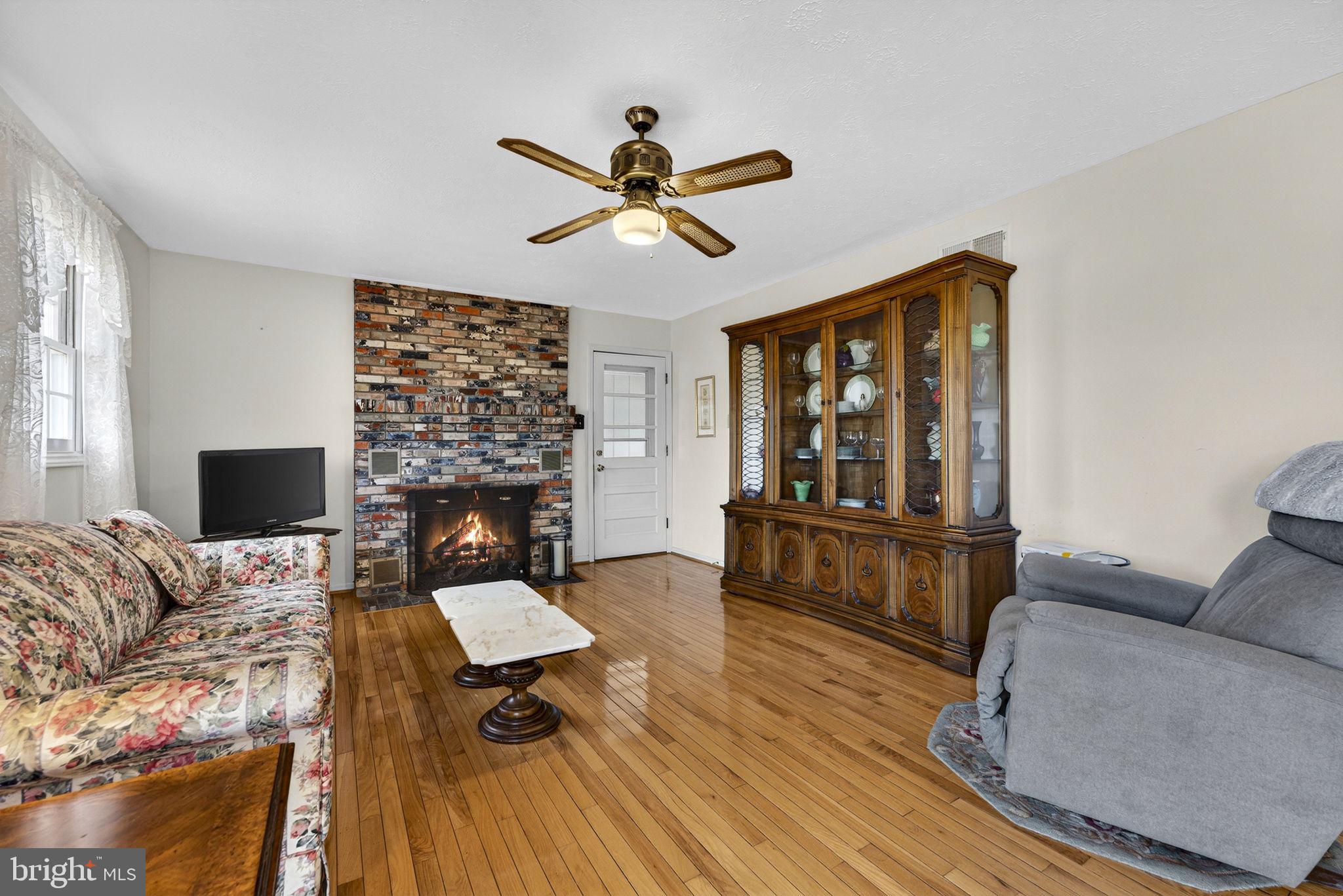 731 Kendrick Ford Road Front Royal, VA 22630 - Photo 18 of 85 a living room with furniture