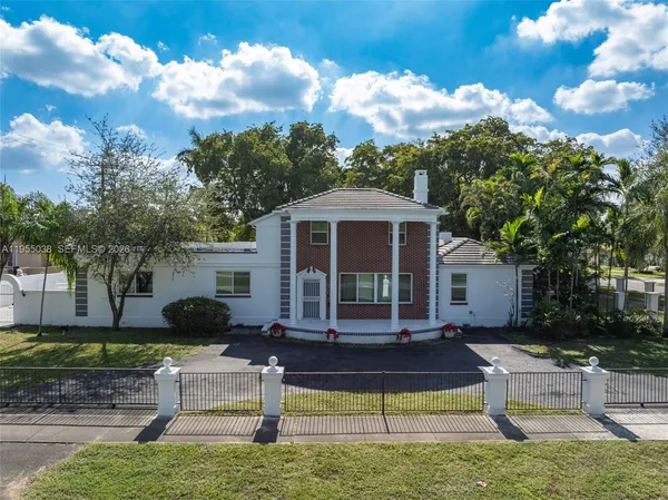 $1,750,000 | 520 Morningside Drive, Miami Springs, FL 33166