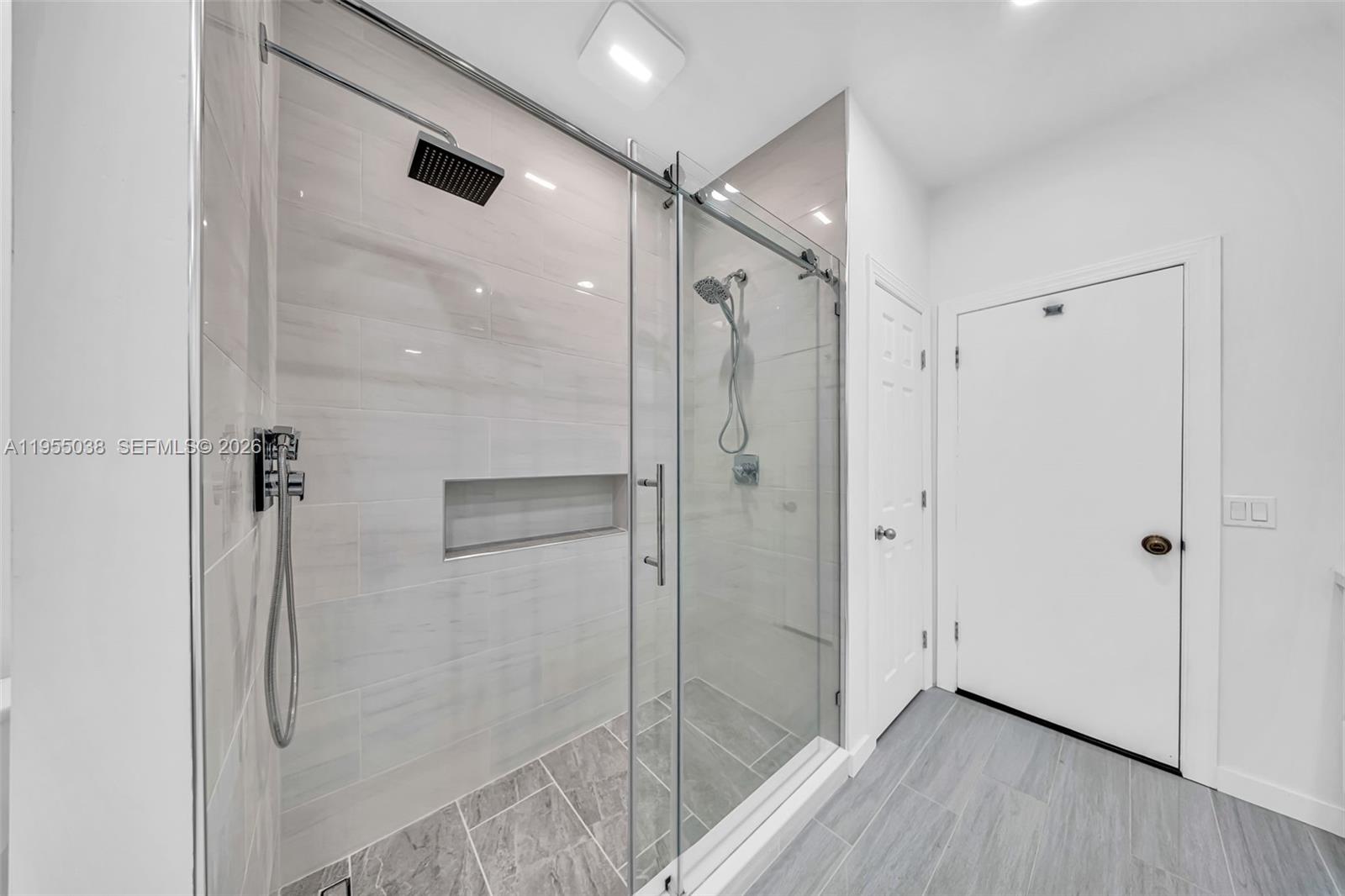 520 Morningside Drive Miami Springs, FL 33166 - Photo 13 of 58