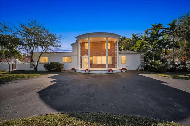 $1,900,000 | 520 Morningside Drive, Miami Springs, FL 33166