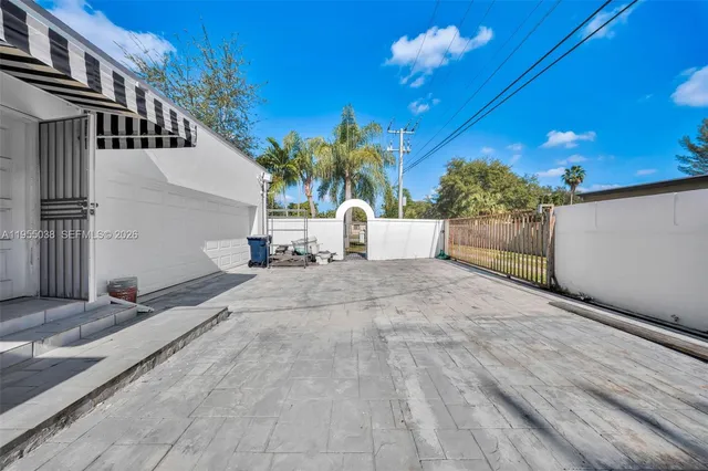 $1,900,000 | 520 Morningside Drive, Miami Springs, FL 33166