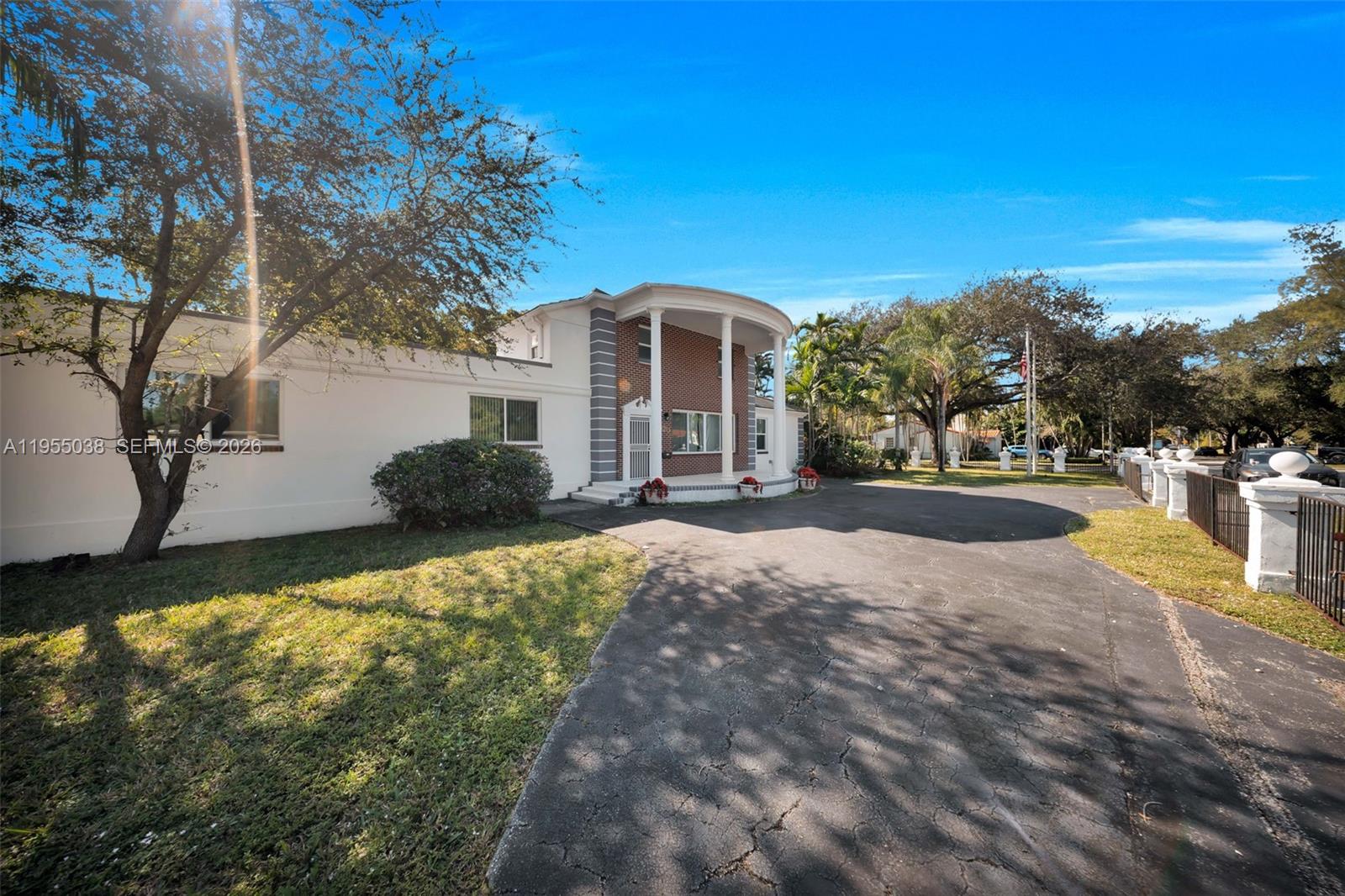 520 Morningside Drive Miami Springs, FL 33166 - Photo 5 of 58