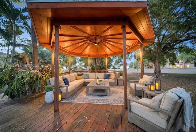 $1,900,000 | 520 Morningside Drive, Miami Springs, FL 33166