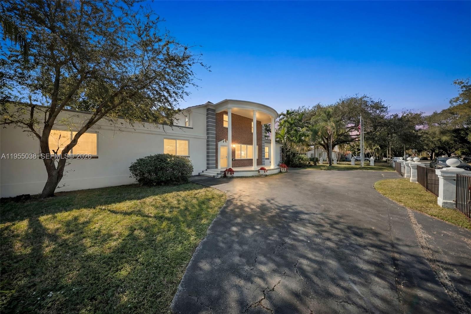 520 Morningside Drive Miami Springs, FL 33166 - Photo 6 of 58