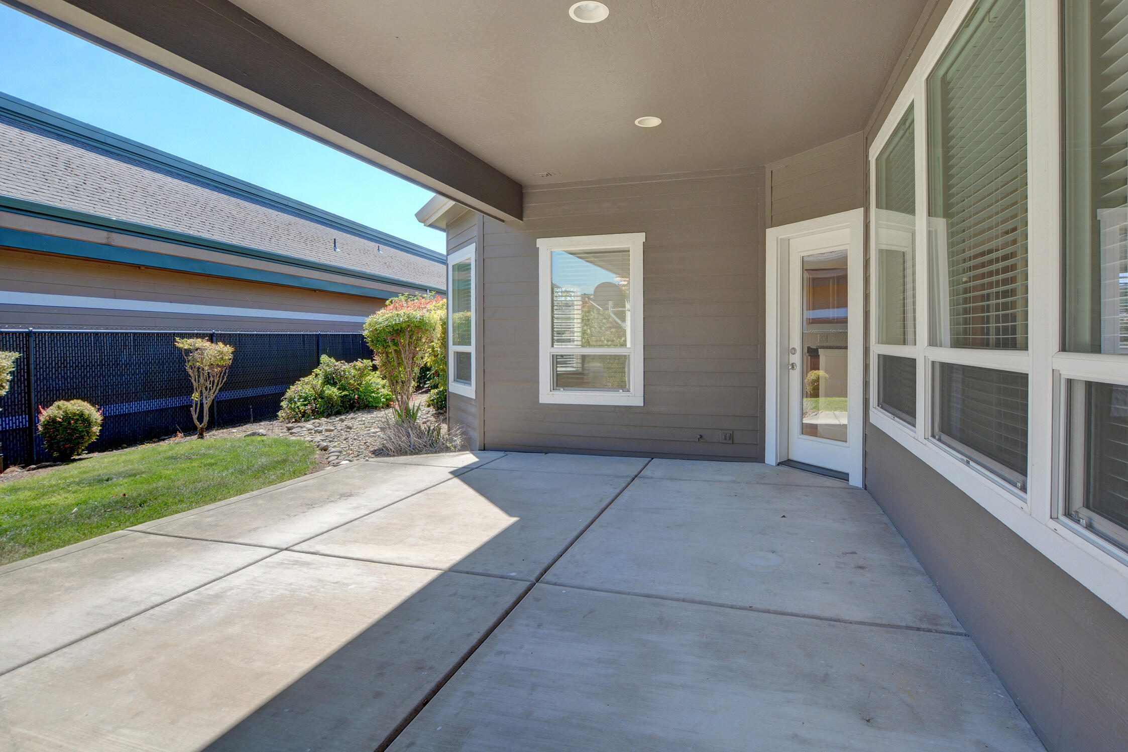 108 Sandridge Way Eagle Point, OR 97524 - Photo 11 of 55 DSC_6179_80_81Interior Custom Settings