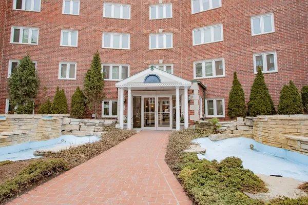 $385,000 | 8540 West Foster Avenue, Unit 504, Norridge, IL 60706
