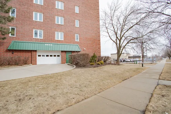 $385,000 | 8540 West Foster Avenue, Unit 504, Norridge, IL 60706