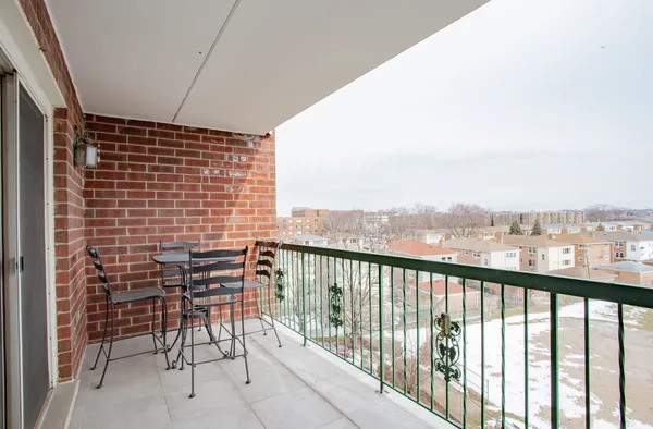 $385,000 | 8540 West Foster Avenue, Unit 504, Norridge, IL 60706