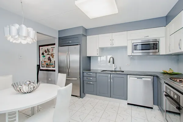 $385,000 | 8540 West Foster Avenue, Unit 504, Norridge, IL 60706