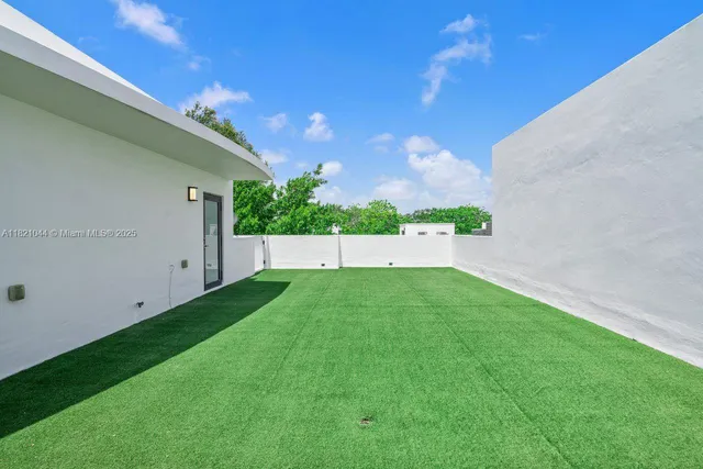 $1,650,000 | 3318 Day Avenue, Unit 6, Miami, FL 33133