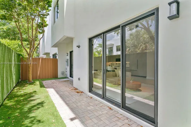 $1,650,000 | 3318 Day Avenue, Unit 6, Miami, FL 33133