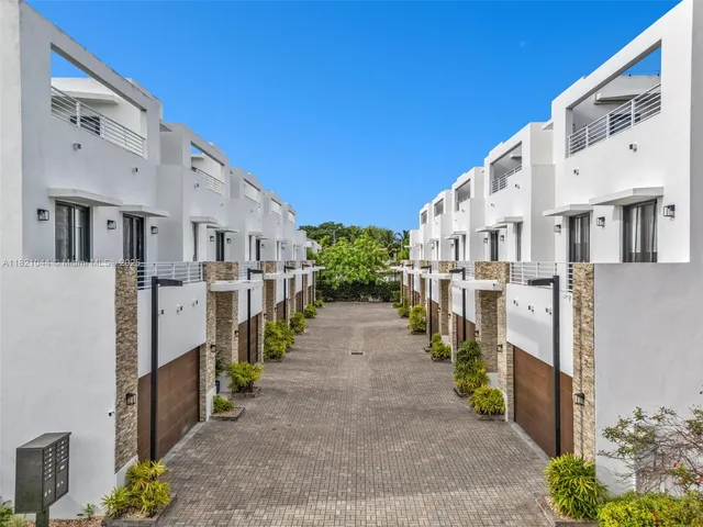 $1,650,000 | 3318 Day Avenue, Unit 6, Miami, FL 33133